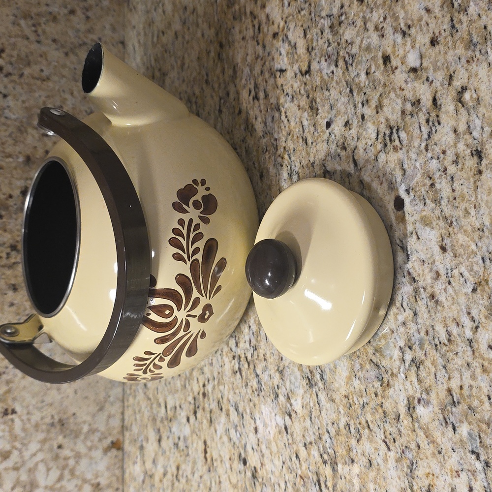 Vintage Pfaltzgraff "Village" Tea Kettle - Picture 7 of 7